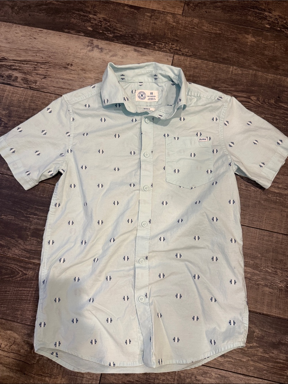Hurley Light Mint Green Short-Sleeve Button-Down Shirt with Navy Motif